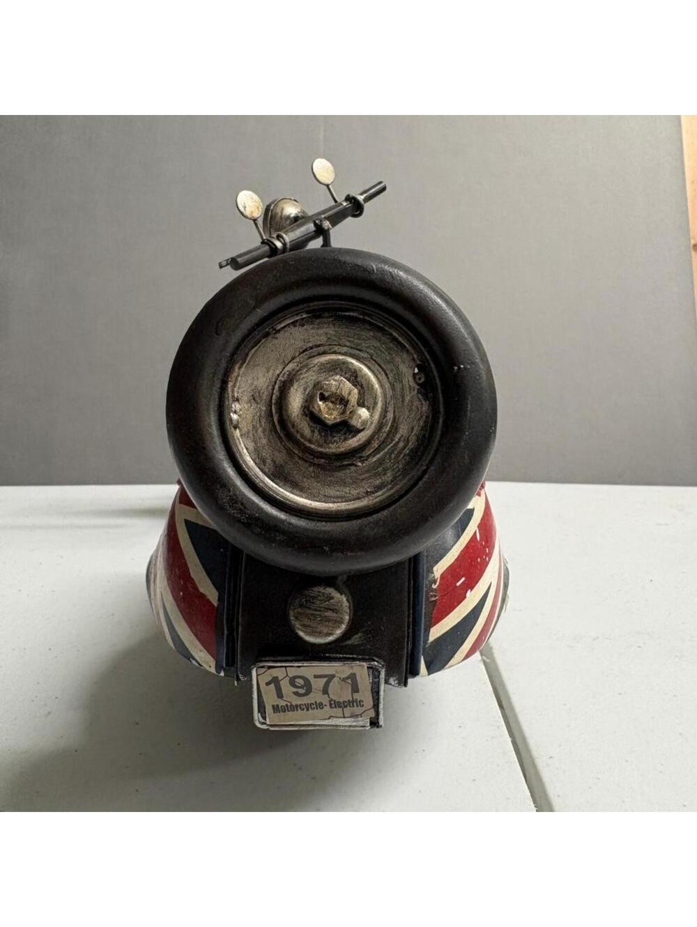 Vintage Metal Vespa Scooter Model Union Jack British Flag Decorative Figurine - Picture 6 of 12